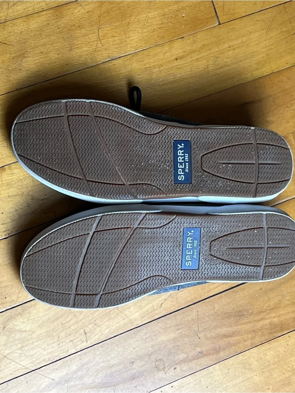Men's Low-Top Lace-Up Sperry shoes in Grey